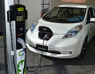 Video thumbnail for Kansas City Home to Nation's Largest Network of EV Charging Stations