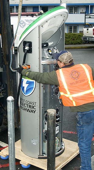 Video thumbnail for Oregon Celebrates 1,400 Miles of Electric Highways