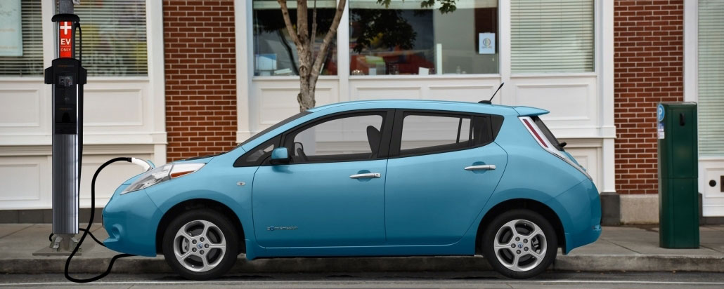 Digital rendering of a blue zero emission sedan plugged in to a streetlight EV charging.
